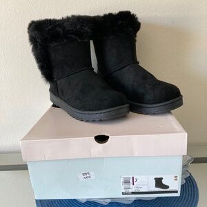 SOLD Paulina Womens Winter Boots In Black - Brand New In Box
